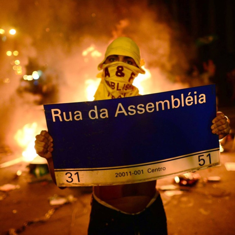 13.06.26_Pedro Rocha de Oliveira_A classe média vai ao protesto